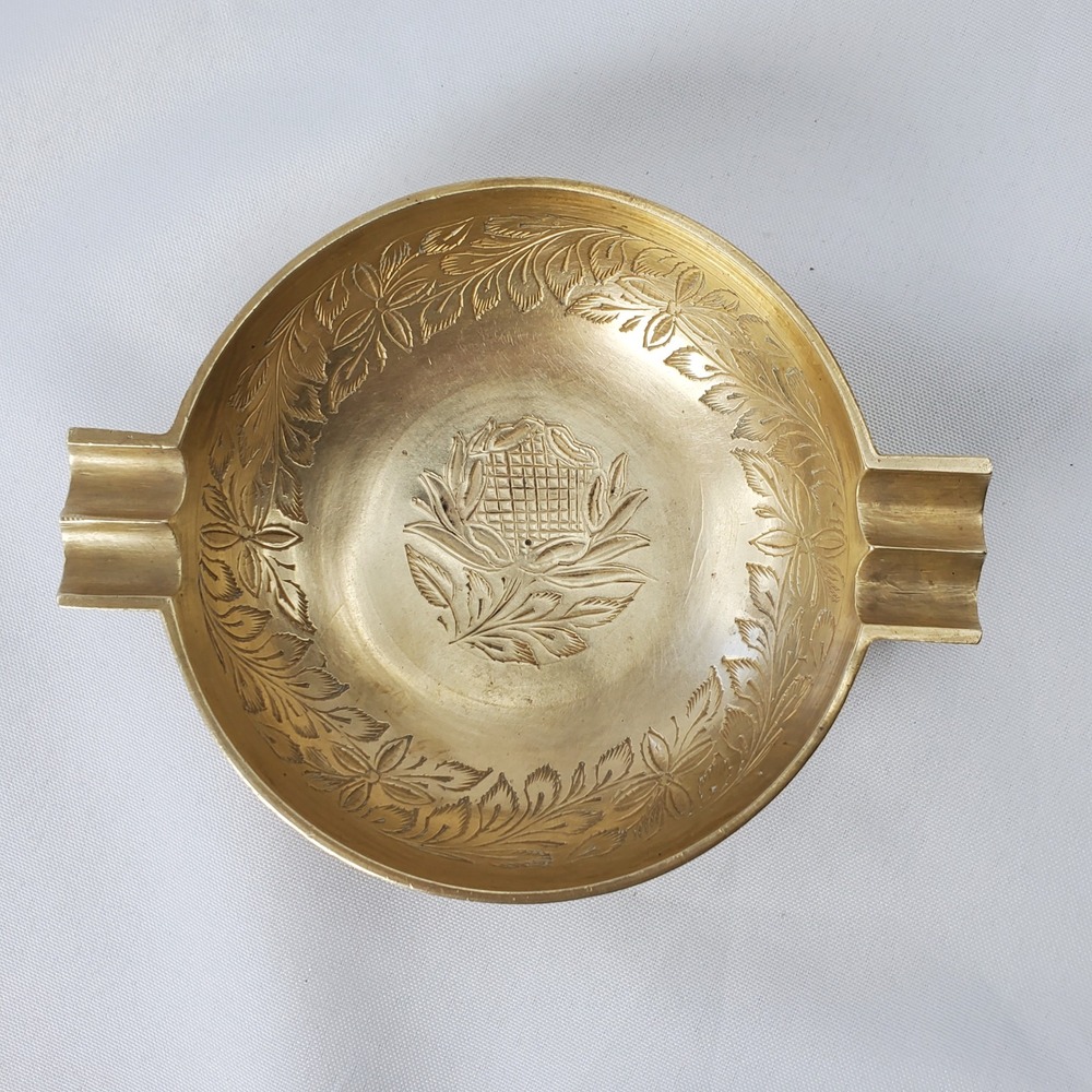 Vintage Etched Brass Ashtray Floral Design Round Gold Tone 5.5 inches India 102 - Picture 2 of 10